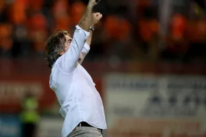 Παθιασμένος Σα Πίντο μπροστά από τους Πορτοκαλί! (φώτος)