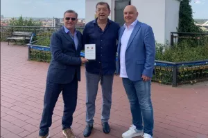 Το γεύμα των Σέρβων στο ΑΠΟΕΛ - Επίτιμος καλεσμένος ο Τόζα!