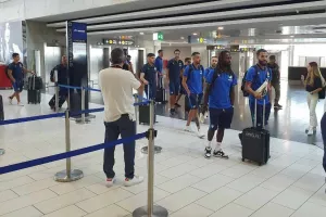 Στο αεροδρόμιο η αποστολή του ΑΠΟΕΛ (Φώτος)
