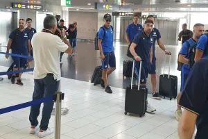 Στο αεροδρόμιο η αποστολή του ΑΠΟΕΛ (Φώτος)