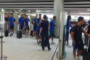 Στο αεροδρόμιο η αποστολή του ΑΠΟΕΛ (Φώτος)