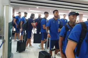 Στο αεροδρόμιο η αποστολή του ΑΠΟΕΛ (Φώτος)
