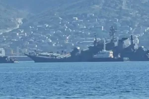 Σοβαρές ζημιές σε πλοίο του Βόρειου Στόλου της Ρωσίας από επίθεση με drones σε δύο λιμάνια - Βίντεο