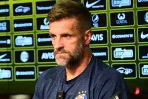 Μπίστσαν: «Σκληρή, πειθαρχημένη και αρμονική ομάδα η ΑΕΚ, στρατηγός ο Αλμέιδα»