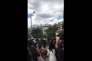 Ένταση στην Ευελπίδων, οργή από τον κόσμο της ΑΕΚ προς Αστυνομία και δημοσιογράφους!