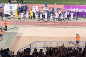 Παίκτες-κόσμος:Έκαναν... ποδαρικό στους πανηγυρισμούς! (βίντεο)