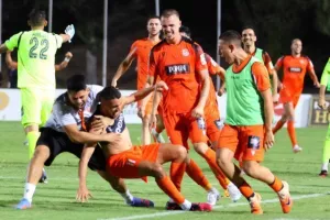 Καρμιώτισσα - Ομόνοια: Γκέλα... ολκής στο φινάλε! (φώτος)