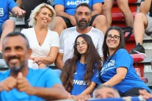 Φωτορεπορτάζ/Ο κόσμος στο Οθέλλος-Ανόρθωση