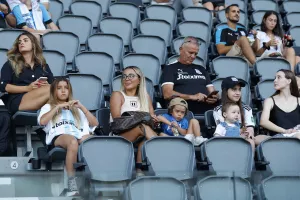 Ο κόσμος στην πρεμιέρα στη Λεμεσό! (φωτορεπορτάζ)