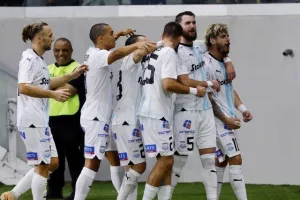 Απόλλων - Οθέλλος: "Στραβή" πρεμιέρα, κόλλησαν... οι "γαλάζιοι", άντεξαν οι Αθηαινίτες! (φώτος)