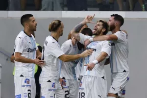 Απόλλων - Οθέλλος: "Στραβή" πρεμιέρα, κόλλησαν... οι "γαλάζιοι", άντεξαν οι Αθηαινίτες! (φώτος)