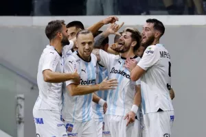 Απόλλων - Οθέλλος: "Στραβή" πρεμιέρα, κόλλησαν... οι "γαλάζιοι", άντεξαν οι Αθηαινίτες! (φώτος)