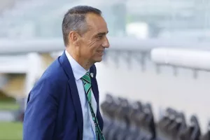 Άρης - ΑΕΚ: Οι... πρωταθλητές ξεκίνησαν με τρίποντο! (φώτος)