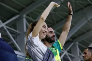Άρης - ΑΕΚ: Οι... πρωταθλητές ξεκίνησαν με τρίποντο! (φώτος)