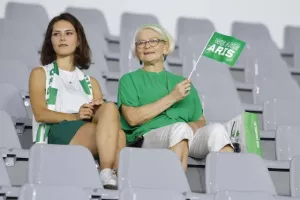 Άρης - ΑΕΚ: Οι... πρωταθλητές ξεκίνησαν με τρίποντο! (φώτος)