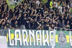 Άρης - ΑΕΚ: Οι... πρωταθλητές ξεκίνησαν με τρίποντο! (φώτος)