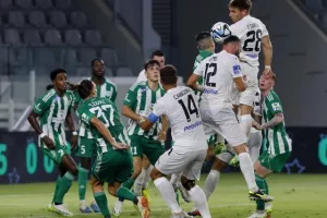 Άρης - ΑΕΚ: Οι... πρωταθλητές ξεκίνησαν με τρίποντο! (φώτος)