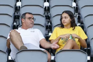 ΑΕΛ - ΑΕΖ: Απίθανο ματς με 7 γκολ, ανατροπές, αποβολές και Παπαφώτη... λυτρωτή! (Φώτος)