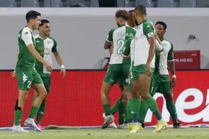 ΑΕΛ - ΑΕΖ: Απίθανο ματς με 7 γκολ, ανατροπές, αποβολές και Παπαφώτη... λυτρωτή! (Φώτος)