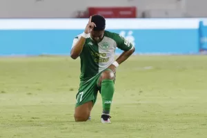 ΑΕΛ - ΑΕΖ: Απίθανο ματς με 7 γκολ, ανατροπές, αποβολές και Παπαφώτη... λυτρωτή! (Φώτος)