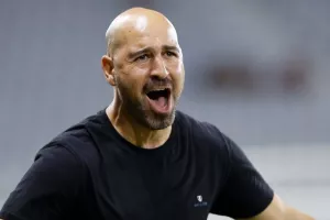 ΑΕΛ - ΑΕΖ: Απίθανο ματς με 7 γκολ, ανατροπές, αποβολές και Παπαφώτη... λυτρωτή! (Φώτος)
