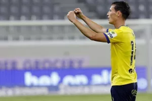 ΑΕΛ - ΑΕΖ: Απίθανο ματς με 7 γκολ, ανατροπές, αποβολές και Παπαφώτη... λυτρωτή! (Φώτος)