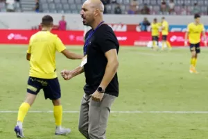 ΑΕΛ - ΑΕΖ: Απίθανο ματς με 7 γκολ, ανατροπές, αποβολές και Παπαφώτη... λυτρωτή! (Φώτος)