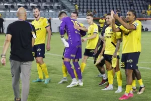 ΑΕΛ - ΑΕΖ: Απίθανο ματς με 7 γκολ, ανατροπές, αποβολές και Παπαφώτη... λυτρωτή! (Φώτος)