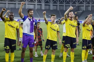 (ΒΙΝΤΕΟ Kerkida) Ωραίο σκηνικό... με ΘΥΡΑ 3 και παίκτες 