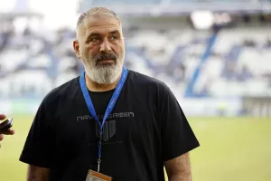 Περιμένει... 