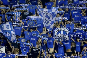 Παράσταση και ΚΑΥΤΗ... έδρα!