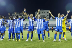 Παίκτες αγκαλιασμένοι, Μαχητές με κασκόλ και... "Παίξε για κάθε αδελφό" (βίντεο/φώτος)