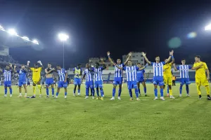 Παίκτες αγκαλιασμένοι, Μαχητές με κασκόλ και... "Παίξε για κάθε αδελφό" (βίντεο/φώτος)