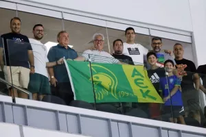 Άρης - ΑΕΚ: Οι... πρωταθλητές ξεκίνησαν με τρίποντο! (φώτος)
