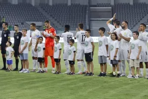 Άρης - ΑΕΚ: Οι... πρωταθλητές ξεκίνησαν με τρίποντο! (φώτος)