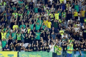Άρης - ΑΕΚ: Οι... πρωταθλητές ξεκίνησαν με τρίποντο! (φώτος)
