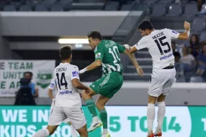 Άρης - ΑΕΚ: Οι... πρωταθλητές ξεκίνησαν με τρίποντο! (φώτος)