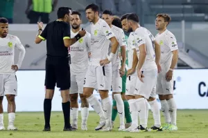 Άρης - ΑΕΚ: Οι... πρωταθλητές ξεκίνησαν με τρίποντο! (φώτος)