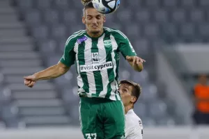 Άρης - ΑΕΚ: Οι... πρωταθλητές ξεκίνησαν με τρίποντο! (φώτος)
