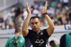 Ομόνοια - Καμπάλα: Πρόκριση με "καρέ", Μπεζούς και... γεμάτη εμφάνιση! (Φώτος)