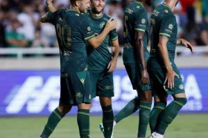 Ομόνοια - Καμπάλα: Πρόκριση με "καρέ", Μπεζούς και... γεμάτη εμφάνιση! (Φώτος)