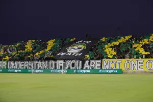 Το "κιτρινοπράσινο" κορεό και το πανό "Until death" από τους ΑΕΚτζήδες (φώτος/βίντεο)