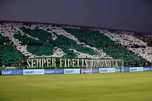 Στα λατινικά/Ομόνοια