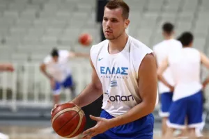 Αγραβάνης για Ιτούδη: «Σταμάτα τα ψέματα, πες για τις βρισιές σου στα σέρβικα»