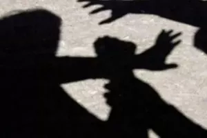 Μαλλί με μαλλί πιάστηκαν δύο πρώην συμπεθέρες: Η μία έβγαλε μαχαίρι
