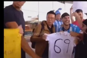 Οι οπαδοί της Μάλαγα αποθέωσαν έναν... άκυρο τουρίστα ως μεταγραφή!