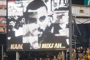 Πανό για τον Μιχάλη στο «Κλ. Βικελίδης» και «καλό παράδεισο» στα μάτριξ!