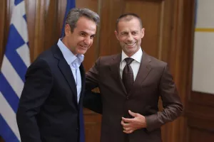Συνάντηση Μητσοτάκη - Τσέφεριν στις 16/8, προσκλήθηκαν Μαρινάκης, Αλαφούζος, Μελισσανίδης και Σαββίδης
