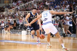 Παπανικολάου: «Έχουν βαρύνει τα πόδια μας, πρέπει να βρούμε λύσεις με τα μακρινά σουτ»