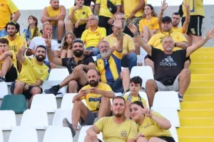 Ξεσήκωσαν την Περιστερώνα οι ΑΕΛίστες (φώτος & βίντεο)